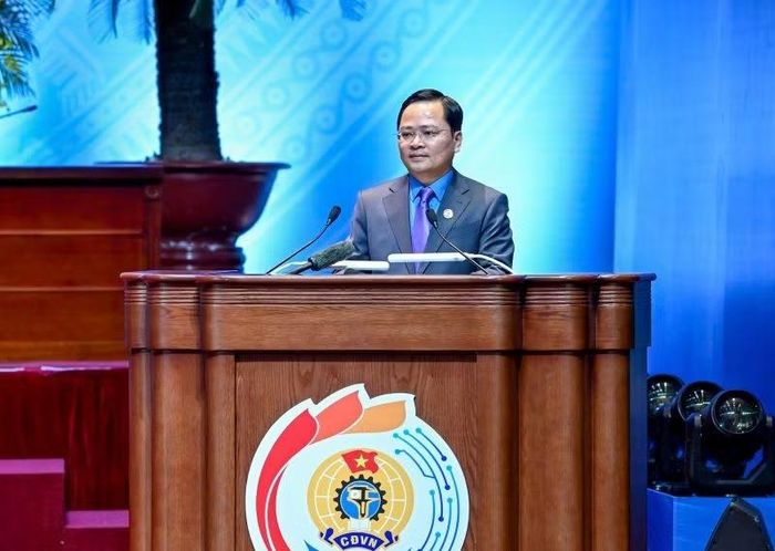 Đồng chí Nguyễn Anh Tuấn, Chủ tịch Tổng Liên đoàn Lao động Việt Nam phát biểu khai mạc.