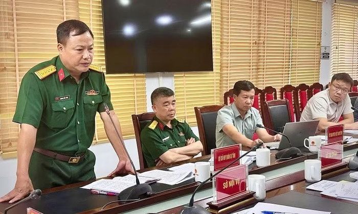 Lãnh đạo Bộ Chỉ huy Quân sự tỉnh Điện Biên tham gia ý kiến tại cuộc họp.