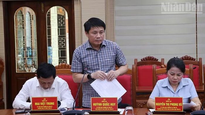 Đồng chí Huỳnh Quốc Huy, Chủ nhiệm Ủy ban Kiểm tra tỉnh Gia Lai phát biểu tại hội nghị.