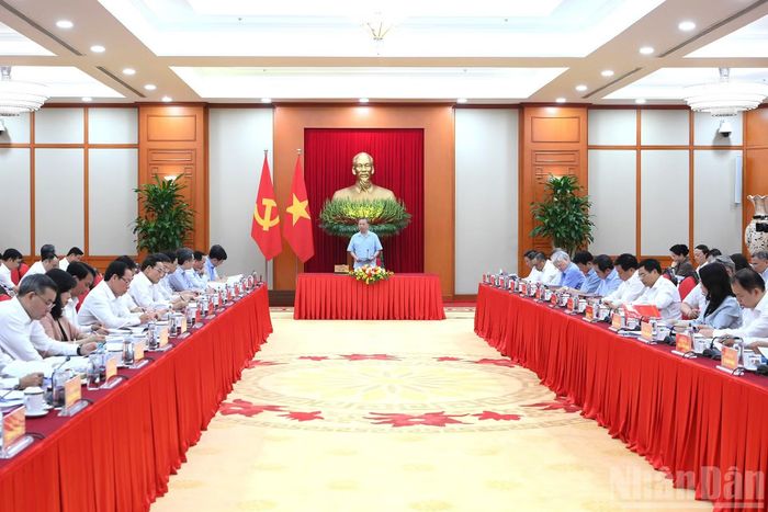 Quang cảnh cuộc làm việc.