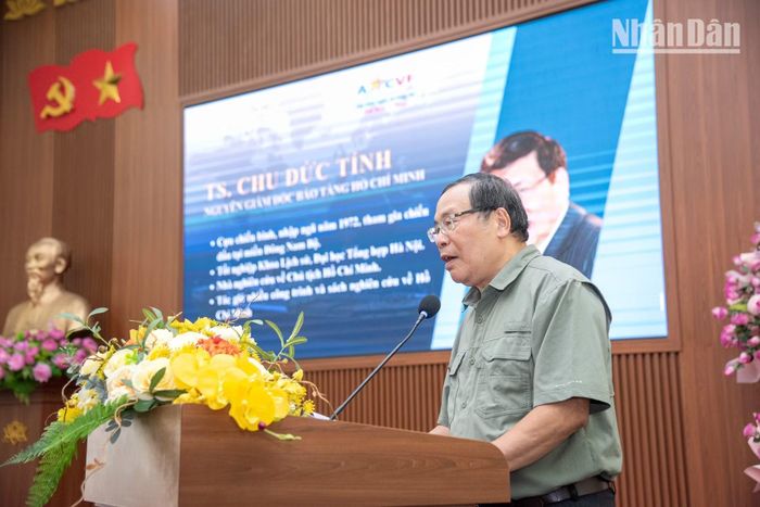 Tiến sĩ Chu Đức Tính, nguyên Giám đốc Bảo tàng Hồ Chí Minh, trình bày về những sáng lập vĩ đại của Người từ năm 1911 đến 1945.