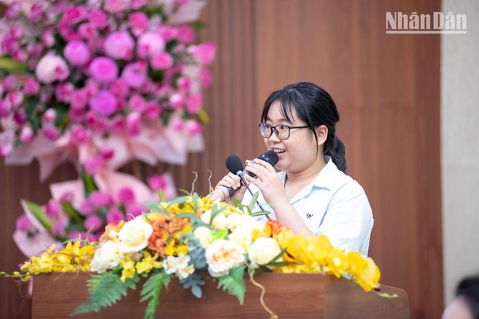 Sinh viên Châu Anh thay mặt thế hệ trẻ bày tỏ lòng biết ơn và khát vọng cống hiến kiến tạo tương lai đất nước.