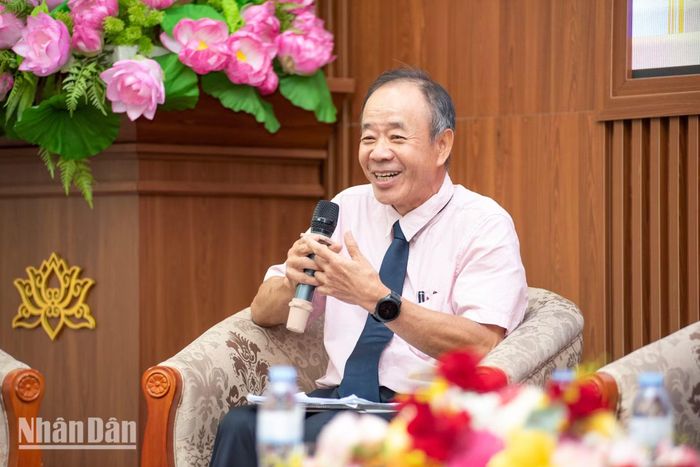 Đại sứ Nguyễn Thiệp giới thiệu 3 công trình nghiên cứu về Bác của các học giả quốc tế William Duiker, Pierre Brocheux và Sophie Quinn-Judge.