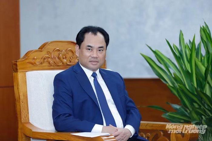 Bộ trưởng Trịnh Việt Hùng cho biết, Bộ đang triển khai nhiều chương trình về bảo tồn thiên nhiên và môi trường sinh thái; bảo vệ đất đai, biển và hải đảo; bảo tồn động vật, thực vật trong các khu bảo tồn; đồng thời xử lý nghiêm các hành vi đánh bắt trái phép chim, thú rừng. (Ảnh: Khương Trung)