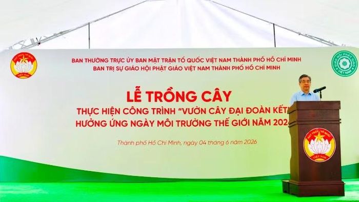 Đồng chí Nguyễn Phước Lộc, Ủy viên Trung ương Đảng, Phó Bí thư Thành ủy, Chủ tịch Ủy ban Mặt trận Tổ quốc Việt Nam thành phố phát biểu tại buổi lễ.