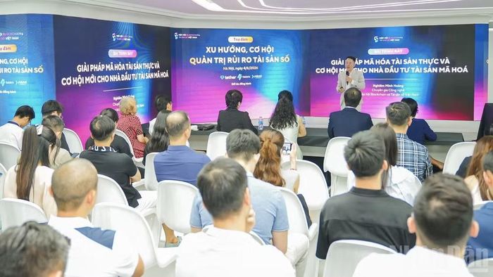 Đông đảo đại biểu tham dự tọa đàm.