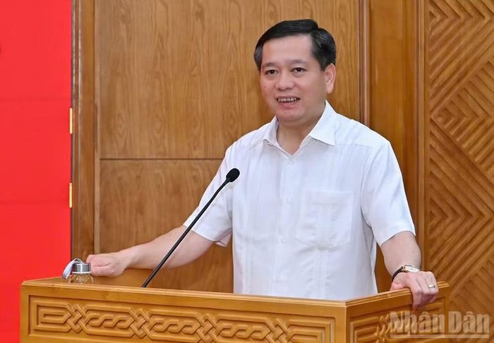 Phát biểu tại hội nghị, đồng chí Nguyễn Long Hải, Ủy viên Trung ương Đảng, Phó Bí thư Thường trực Đảng ủy các cơ quan Đảng Trung ương bày tỏ cảm ơn các đồng chí lãnh đạo các đơn vị, các báo cáo viên đã truyền đạt các chuyên đề tại hội nghị. (Ảnh: THỦY NGUYÊN)