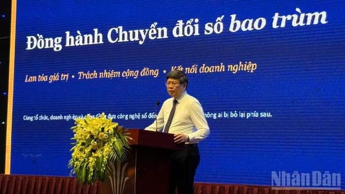 Ông Hoàng Hữu Hạnh, Phó Cục trưởng Cục Chuyển đổi số quốc gia phát biểu tại hội thảo.