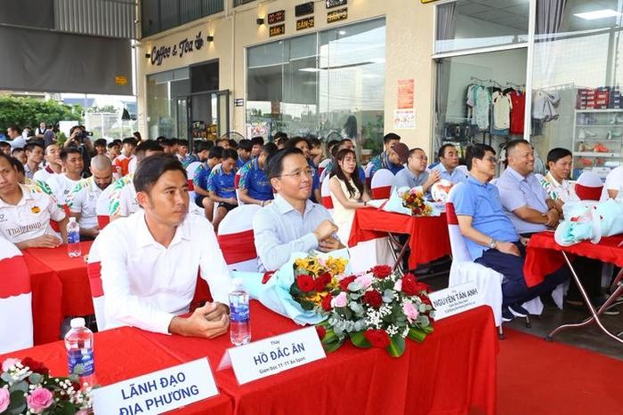Ông Ân và Giám đốc điều hành CLB HAGL Tấn Anh