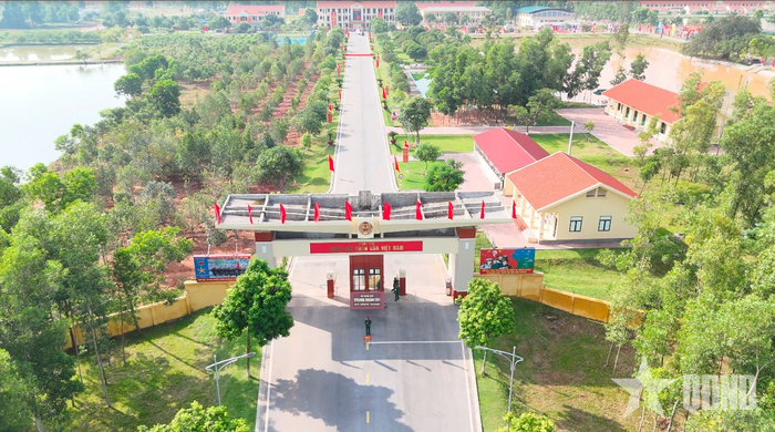 Khuôn viên Trung đoàn 101 chính quy, xanh, sạch, đẹp. Ảnh: TRUNG HIẾU 
