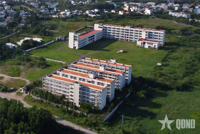  Khu Ký túc xá Trường Cao đẳng Y tế Khánh Hòa đã bỏ hoang hơn 10 năm. Ảnh: XUÂN HOÁT
