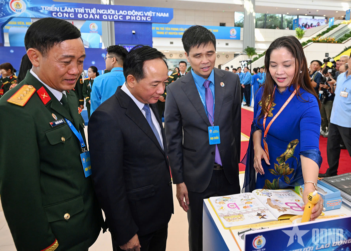  Đồng chí Trịnh Văn Quyết, Ủy viên Bộ Chính trị, Bí thư Trung ương Đảng, Trưởng ban Tuyên giáo và Dân vận Trung ương dự Đại hội. 