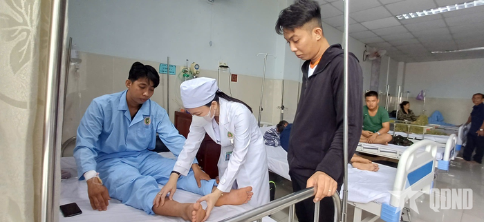  Một bệnh nhân bị rắn độc cắn điều trị tại Bệnh viện Quân y 121, Cục Hậu cần - Kỹ thuật Quân khu 9. 