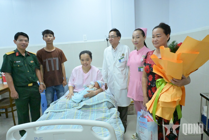 Ca bệnh "đặc biệt" bị rắn độc cắn vừa được các y, bác sĩ Bệnh viện Quân y 121 cấp cứu kịp thời. 