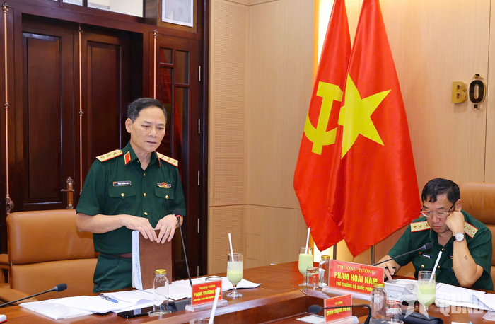 Thượng tướng Phạm Trường Sơn, Phó tổng Tham mưu trưởng phát biểu tại buổi làm việc. 