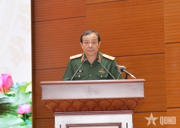  Nhiều đại biểu nêu những khó khăn, bài học kinh nghiệm trong hoạt động tổ chức quân sự địa phương khi thực hiện chính quyền địa phương 2 cấp.