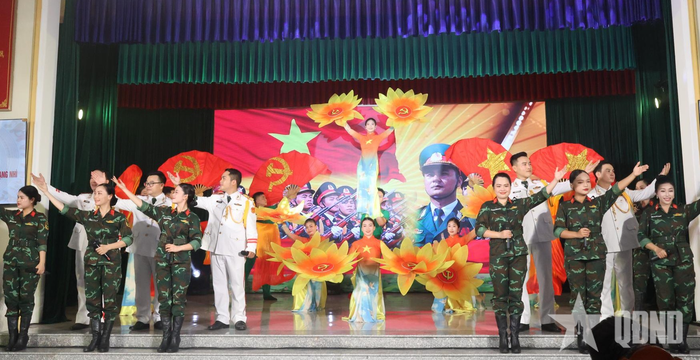 Tiết mục văn nghệ chào mừng lễ kỷ niệm.