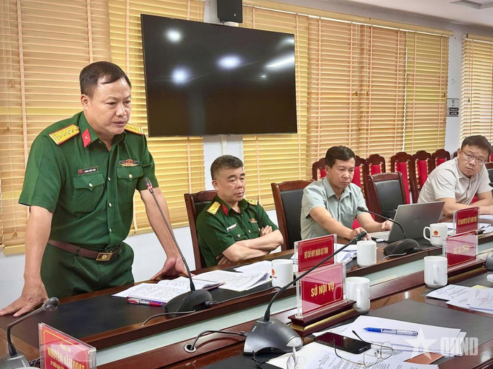  Đại diện cơ quan thường trực Bộ Chỉ huy Quân sự tỉnh phát biểu tại hội nghị.
