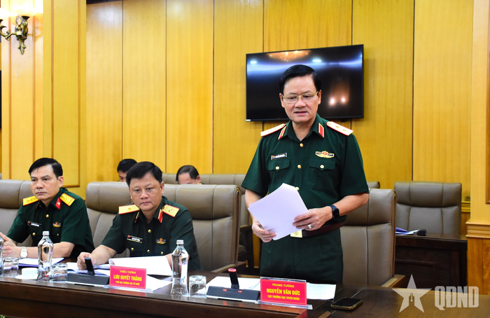  Trung tướng Nguyễn Văn Đức, Cục trưởng Cục Tuyên huấn báo cáo kết quả công tác Thi đua-Khen thưởng và Phong trào Thi đua Quyết thắng 6 tháng đầu năm 2026. 