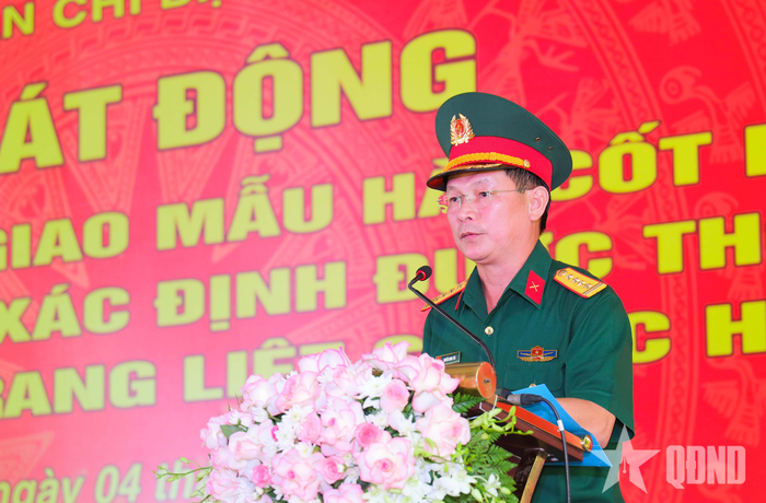 Đại tá Nguyễn Minh Tấn báo cáo công tác triển khai, chuẩn bị tổ chức thực hiện nhiệm vụ.