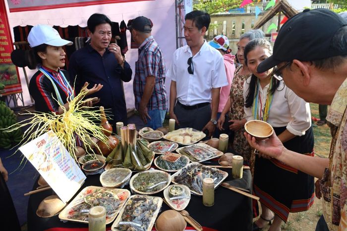 Sôi nổi các hoạt động văn hóa, ẩm thực tại Ngày hội.