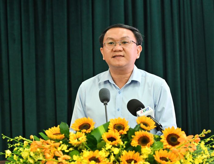  Giám đốc Sở KH-CN TPHCM Lâm Đình Thắng tham luận tại hội nghị. Ảnh: VIỆT DŨNG 