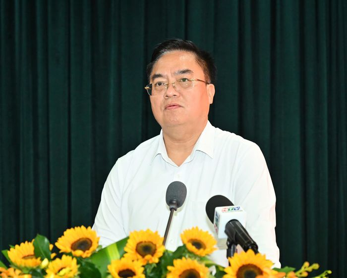  Giám đốc Sở Tài chính Hoàng Vũ Thảnh trình bày báo cáo. Ảnh: VIỆT DŨNG 