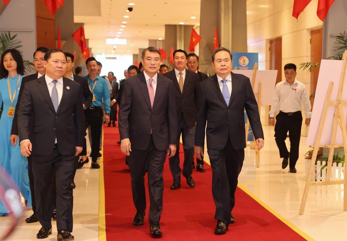  Thủ tướng Lê Minh Hưng và Chủ tịch Quốc hội Trần Thanh Mẫn tới dự khai mạc Đại hội Công đoàn Việt Nam lần thứ XIV, nhiệm kỳ 2026-2031, sáng 4-6. Ảnh: QUANG PHÚC 