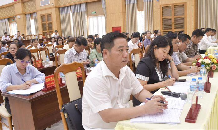 Các đại biểu tham dự buổi sinh hoạt chi bộ mẫu 