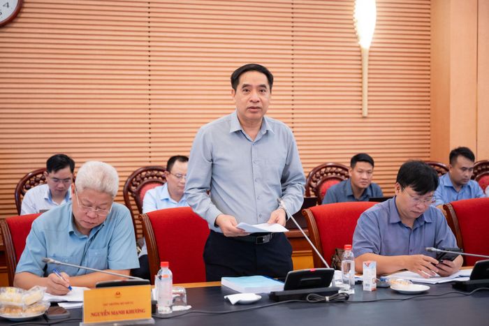  Cục trưởng Cục Việc làm, Bộ Nội vụ Vũ Trọng Bình báo cáo tiến độ và nội dung lớn của dự án Luật An toàn, vệ sinh lao động (sửa đổi). Ảnh: CẨM HÀ 