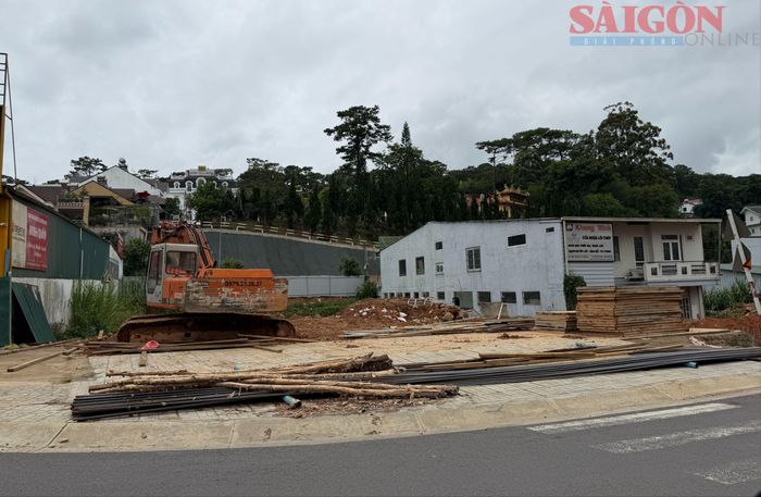  Đoạn suối bị phá dỡ để làm cầu trái phép. Ảnh: ĐOÀN KIÊN 