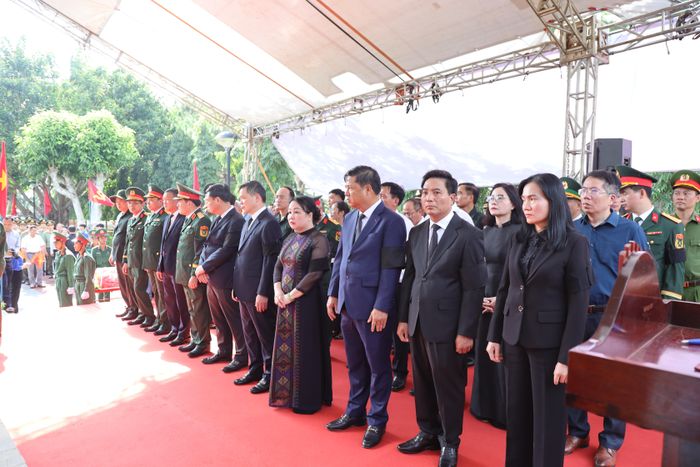 Lễ truy điệu, an táng các liệt sĩ