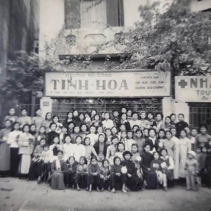 Trường Nữ công Tinh Hoa được thành lập tại Hà Nội năm 1950 trên phố Bà Triệu, với nữ hiệu trưởng đầu tiên là bà Vũ Thị Tuyết Nga. Ảnh: FB Nữ công Tinh Hoa