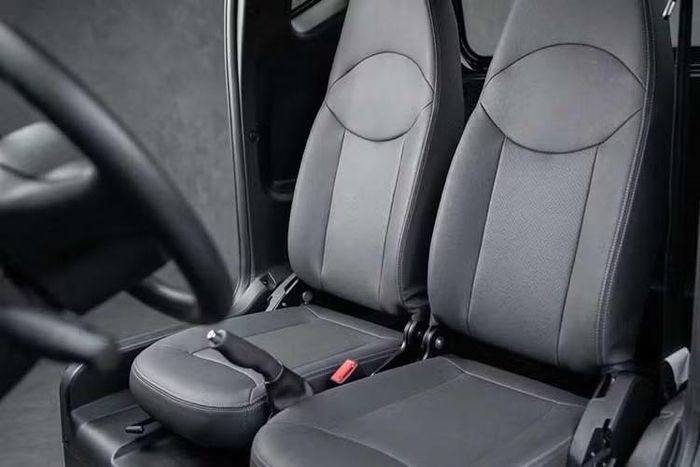 Đặc biệt, Honda SH còn là một trong những mẫu xe tay ga giữ giá tốt tại thị trường Việt Nam. Sau vài năm sử dụng, giá trị chuyển nhượng thường không giảm quá sâu như nhiều phương tiện mới xuất hiện trên thị trường.