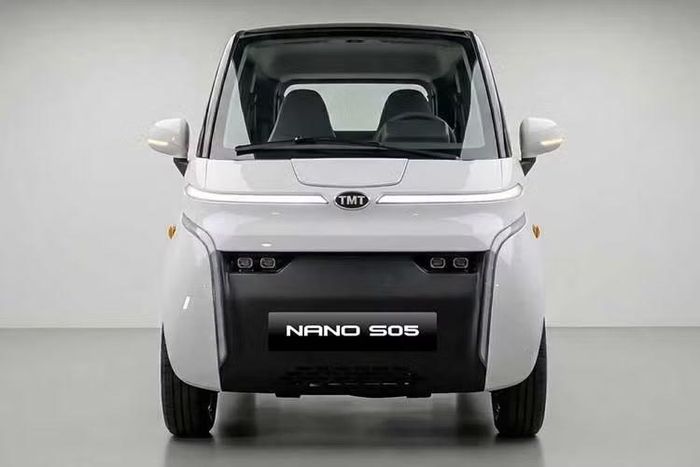 TMT cho biết giá bán của Nano S05 từ 148 triệu đồng, thấp hơn đôi chút mẫu xe ga cao cấp Honda SH 350i (từ 151,2 triệu đồng). Khi bán ra, Nano S05 là mẫu ôtô giá rẻ nhất thị trường Việt. Nhỉnh hơn đôi chút có dòng Bestune Xiaoma (199 triệu đồng) và VinFast Minio Green (269 triệu đồng).