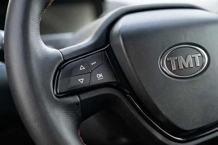 Trong khi Honda SH vẫn giữ lợi thế về sự cơ động, dễ đỗ xe và tính thực dụng trong môi trường giao thông đông đúc, sở hữu mạng lưới hơn 800 cửa hàng HEAD trên toàn quốc, giúp việc bảo dưỡng, sửa chữa hoặc tìm kiếm phụ tùng trở nên thuận tiện hơn rất nhiều. Đây là lợi thế mà các dòng xe mới như Nano S05 sẽ cần thêm thời gian để xây dựng tại thị trường Việt Nam.