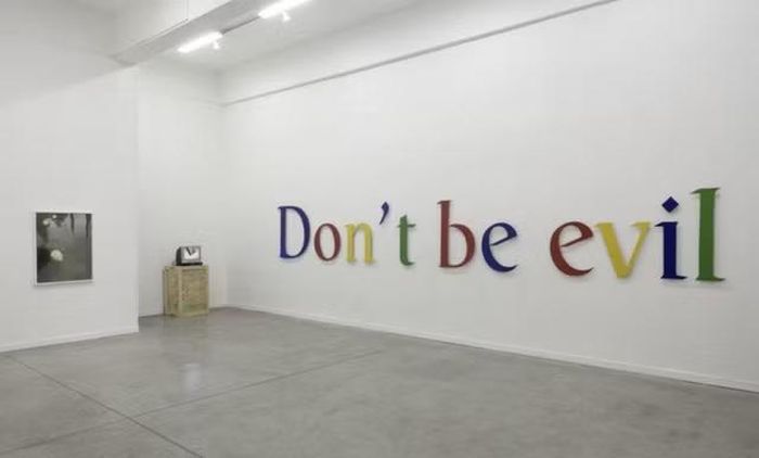 Tên tuổi của anh còn gắn liền với câu nói nổi tiếng "Don't be evil" (Đừng trở thành ác quỷ), khẩu hiệu được đề xuất trong một cuộc họp nội bộ năm 2000 và sau đó trở thành triết lý kinh doanh mang tính biểu tượng của Google suốt gần hai thập kỷ.
