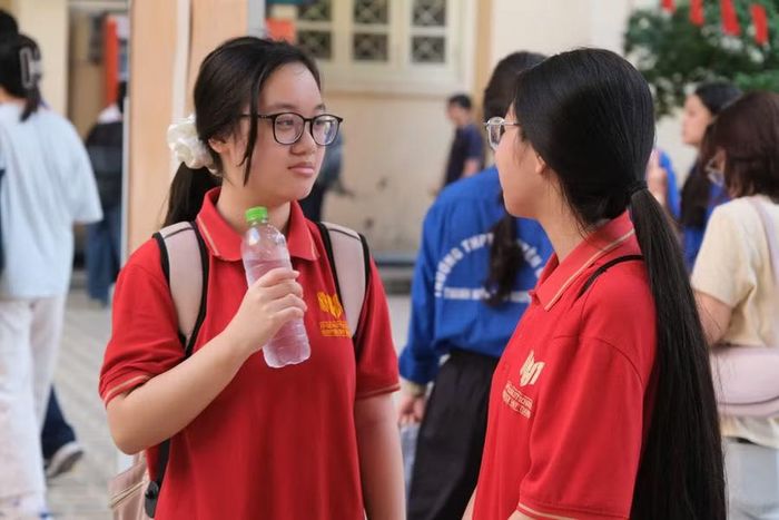 Thí sinh trước khi vào phòng thi.
