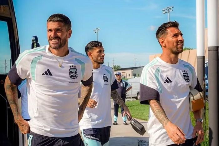 Ngoài Messi, loạt cầu thủ khác của Argentina cũng đang có vấn đề về thể trạng như Emiliano Martinez, Nico Paz, Leandro Paredes, Nico Gonzalez, Thiago Almada, Gonzalo Montiel…