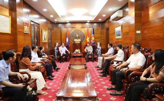 Quang cảnh buổi chào xã giao.