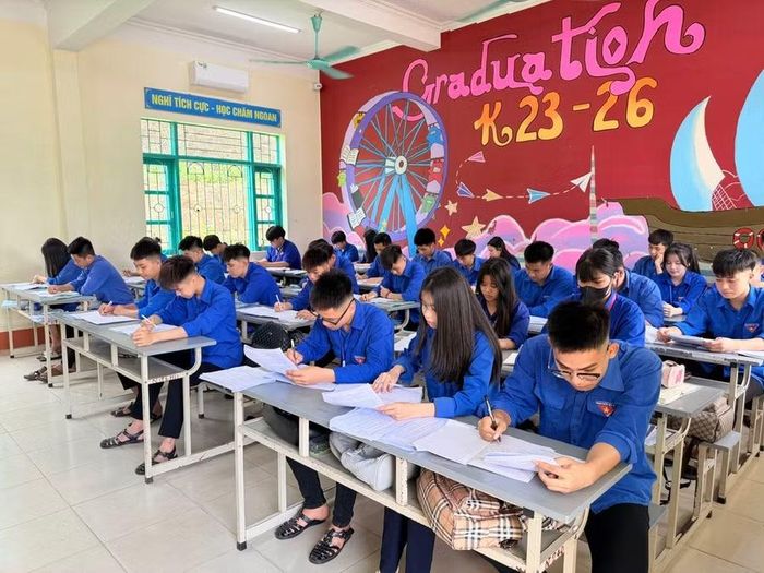 Học sinh lớp 12 ở Quảng Ninh trong một tiết ôn tập.