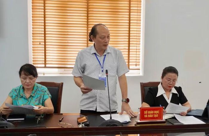 Ông Cù Huy Hoàn - Phó Giám đốc Sở GD&amp;ĐT tỉnh Điện Biên phát biểu tại buổi làm việc.