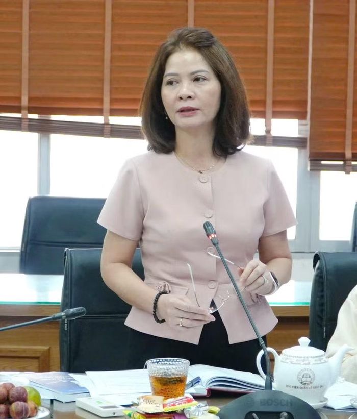 PGS.TS Nguyễn Thị Thu Hằng - Bí thư Đảng ủy Học viện Quản lý giáo dục điều hành phần thảo luận.