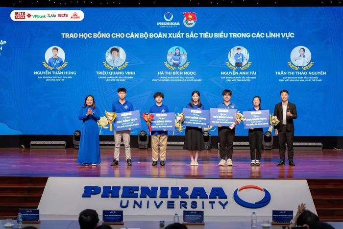 ACCESS trao học bổng cho các cá nhân xuất sắc tại Trường Đại Học Phenikaa
