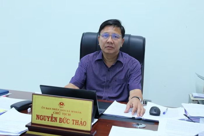 Ông Nguyễn Đức Thảo, Chủ tịch UBND xã M'Drắk trao đổi với Báo Giáo dục và Thời đại. (Ảnh: TH)