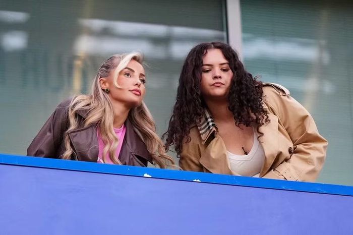 Người mẫu Olivia Holder từng xuất hiện trên khán đài theo dõi bạn trai Cole Palmer thi đấu cho Chelsea.