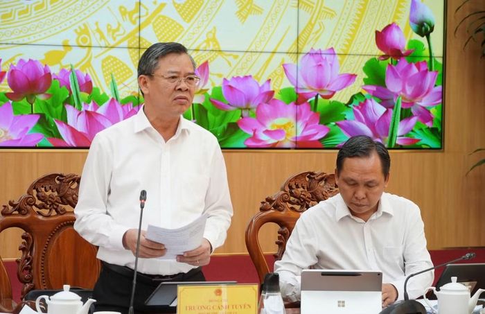 Ông Trương Cảnh Tuyên - Chủ tịch UBND thành phố Cần Thơ - kết luận phiên họp.