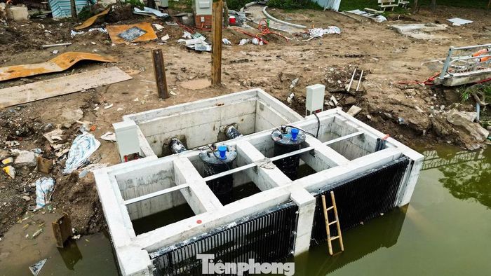 Hiện các đơn vị thi công đang đẩy nhanh tiến độ xây dựng trạm bơm, bể điều tiết và hệ thống thoát nước trong khu vực hồ điều hòa của Công viên Cầu Giấy. Công trình có công suất thiết kế khoảng 0,5 m³/giây, góp phần tăng khả năng tiêu thoát nước cho lưu vực sông Tô Lịch - Tả Nhuệ và giảm nguy cơ ngập úng cục bộ khi mưa lớn.