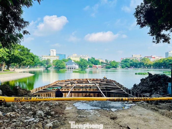 Việc đồng loạt nâng cấp các hồ điều hòa, trạm bơm và hệ thống thoát nước tại nhiều công viên được kỳ vọng sẽ góp phần nâng cao năng lực tiêu thoát nước khu vực nội đô. Không chỉ tạo thêm không gian xanh cho người dân, các hồ điều hòa còn đóng vai trò như những "bể chứa tự nhiên" của đô thị, giúp giảm áp lực cho mạng lưới thoát nước và hạn chế ngập úng trong mùa mưa.