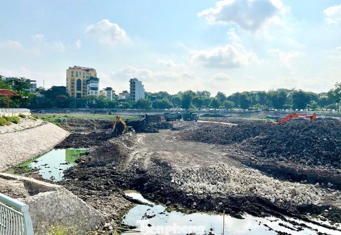 Tại hồ Bảy Mẫu, dự án chống ngập cục bộ cũng đang được thi công nhằm hoàn thiện hệ thống thu gom, điều tiết và tiêu thoát nước trước mùa mưa bão năm nay.
